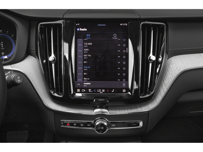 2022 Volvo XC60 B5 Momentum