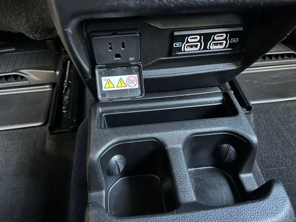 2023 Jeep Grand Cherokee L Overland 4WD | Pano Roof | BLIS | Entertain Pkg
