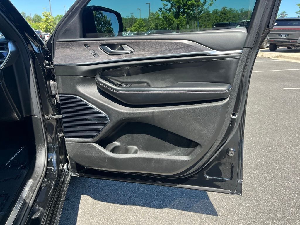 2023 Jeep Grand Cherokee L Overland 4WD | Pano Roof | BLIS | Entertain Pkg