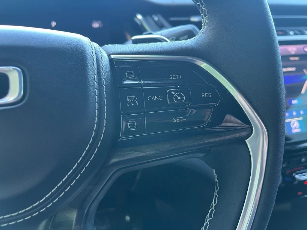2023 Jeep Grand Cherokee L Overland 4WD | Pano Roof | BLIS | Entertain Pkg