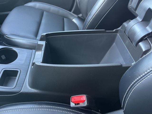 2025 Ford Escape Hybrid Platinum AWD | Nav | Pano Roof | BLIS | Remote Start