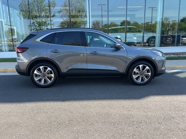 2025 Ford Escape Hybrid Platinum AWD | Nav | Pano Roof | BLIS | Remote Start