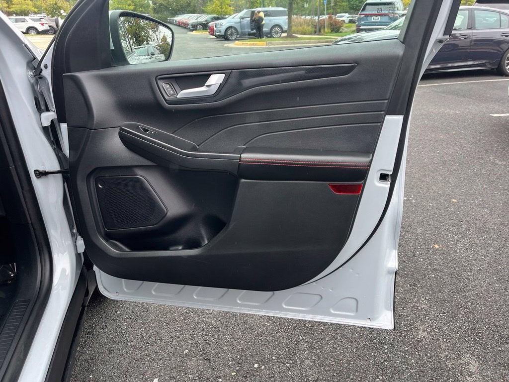 2025 Ford Escape ST-Line Select AWD | CarPlay/Android Auto | BLIS | Htd Front Seat