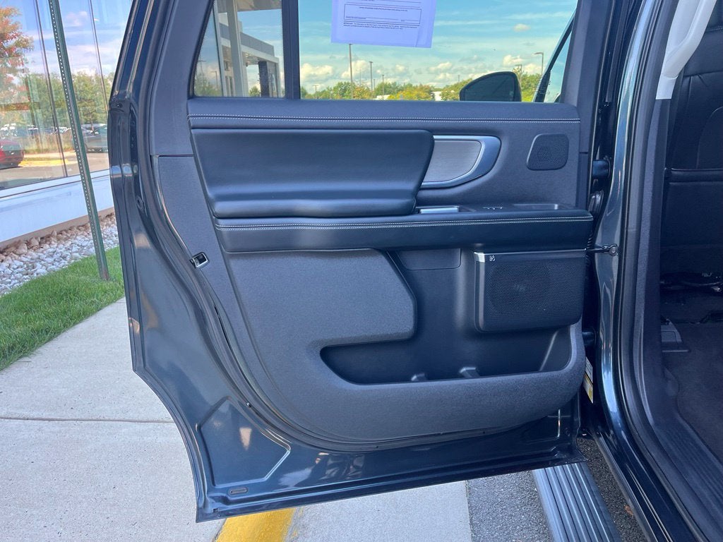 2025 Ford Expedition Max Platinum 4WD | Pano Roof | 360 Cam | BLIS | HD Tow Pkg