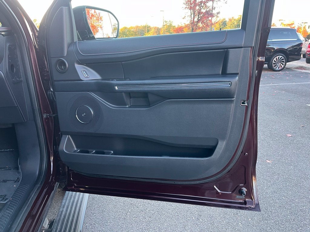 2024 Ford Expedition Limited 4WD | Stealth Pkg | HD Tow Pkg | Pano Roof