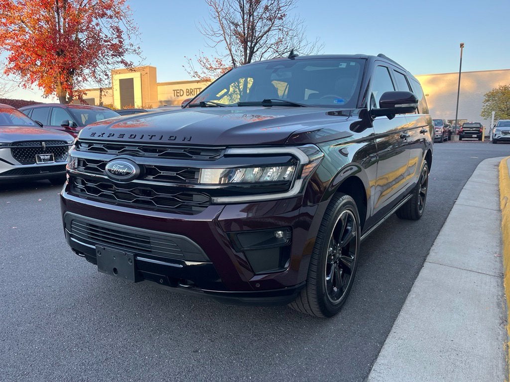 2024 Ford Expedition Limited 4WD | Stealth Pkg | HD Tow Pkg | Pano Roof