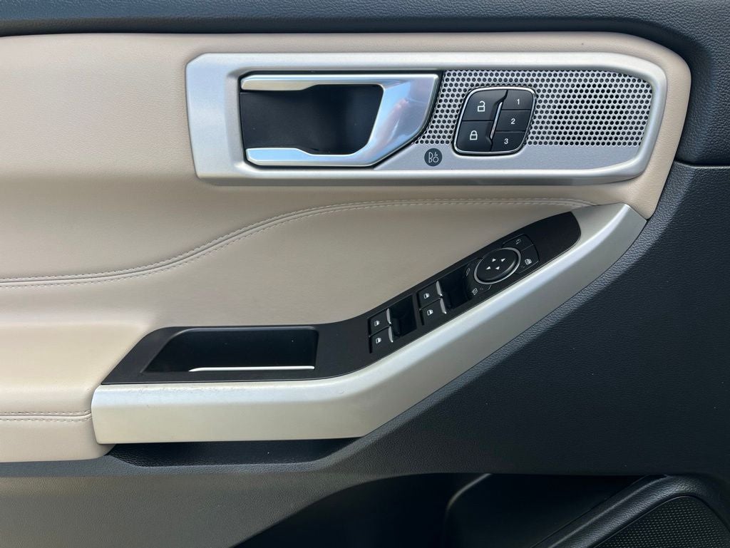 2022 Ford Explorer Limited | Pano Moonroof | 360 Cam | Trailer Tow Pack | BLI