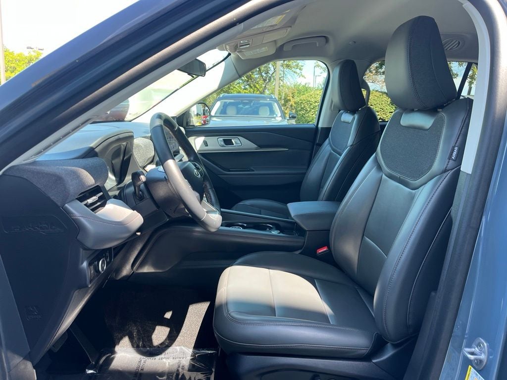 2025 Ford Explorer Active 4WD | Low Miles | LKAS | CarPlay/Android Auto