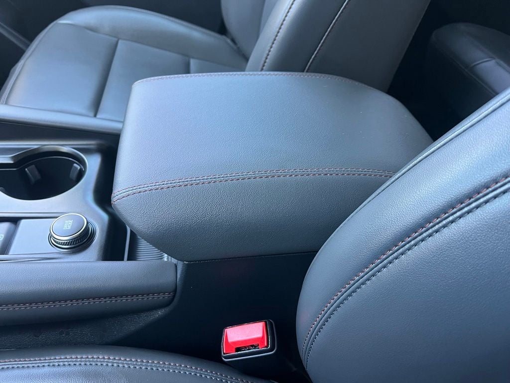 2025 Ford Explorer Active 4WD | Low Miles | LKAS | CarPlay/Android Auto