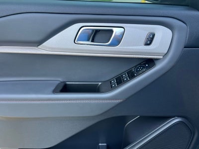 2025 Ford Explorer Active 4WD | Low Miles | LKAS | CarPlay/Android Auto