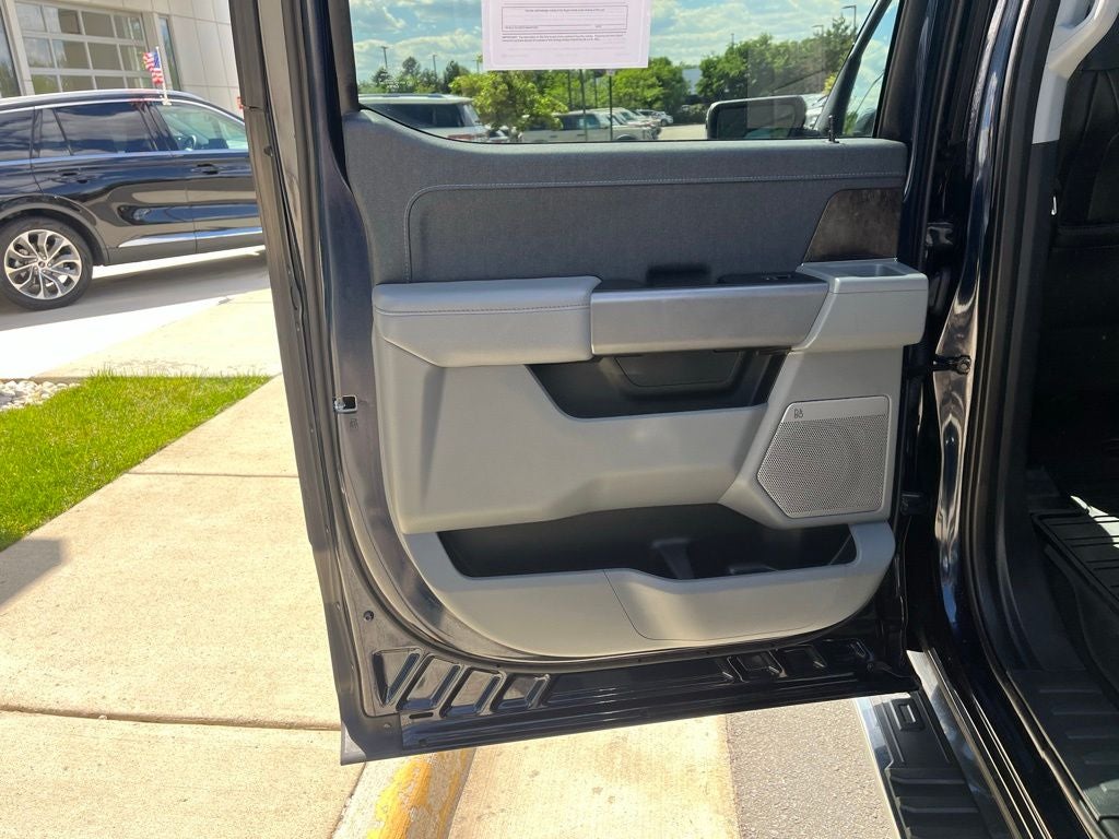 2023 Ford F-150 Lariat Hybrid 4WD | Pano Roof | Trailer Tow Pkg | BLIS