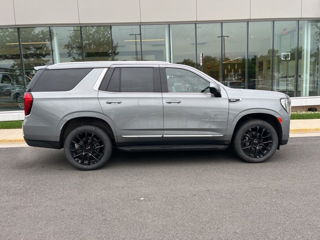 2023 GMC Yukon SLT 4WD | Dual Moonroof | 22" Gloss Black Wheels