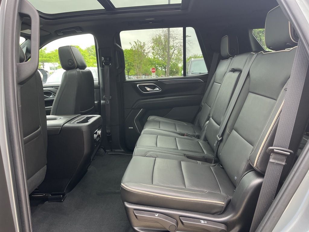 2023 GMC Yukon SLT 4WD | Dual Moonroof | 22" Gloss Black Wheels