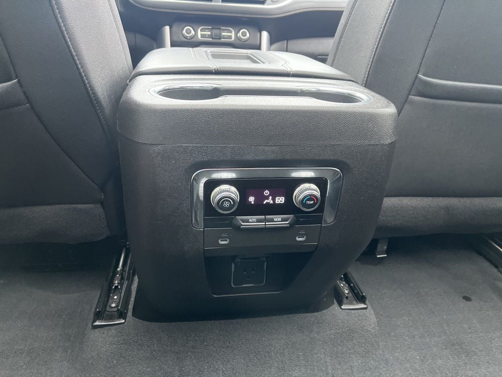 2023 GMC Yukon SLT 4WD | Dual Moonroof | 22" Gloss Black Wheels