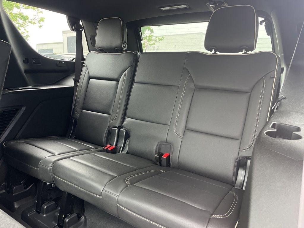2023 GMC Yukon SLT 4WD | Dual Moonroof | 22" Gloss Black Wheels