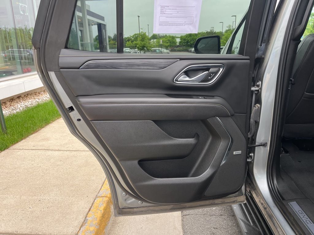 2023 GMC Yukon SLT 4WD | Dual Moonroof | 22" Gloss Black Wheels