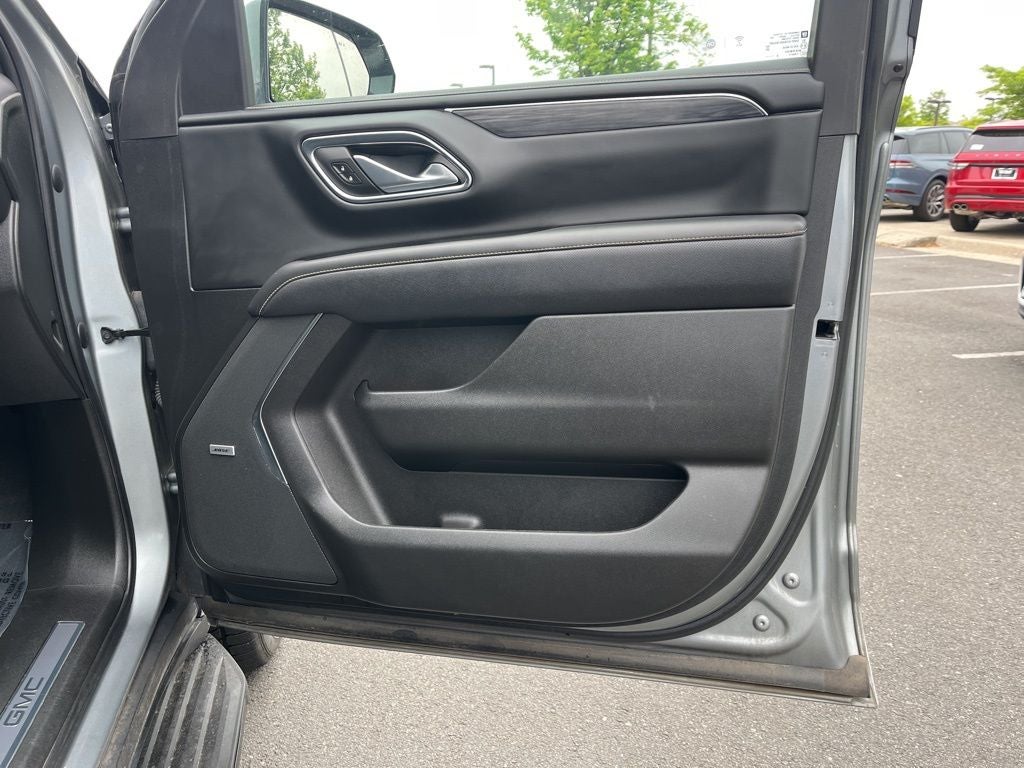 2023 GMC Yukon SLT 4WD | Dual Moonroof | 22" Gloss Black Wheels