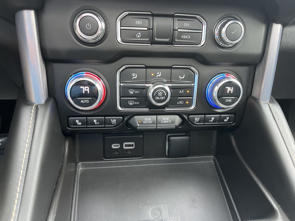 2023 GMC Yukon SLT 4WD | Dual Moonroof | 22" Gloss Black Wheels