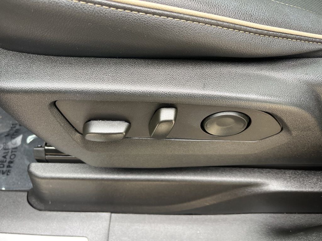 2023 GMC Yukon SLT 4WD | Dual Moonroof | 22" Gloss Black Wheels