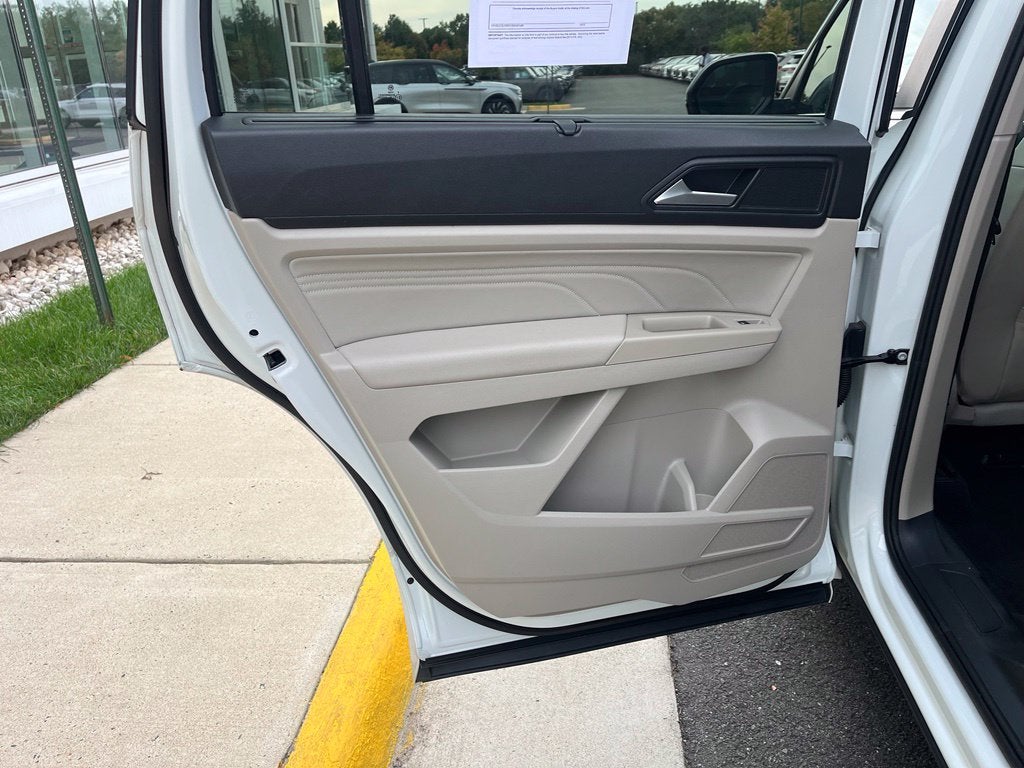 2021 Volkswagen Atlas 3.6L V6 SE w/Technology R-Line AWD | Moonroof | BLIS
