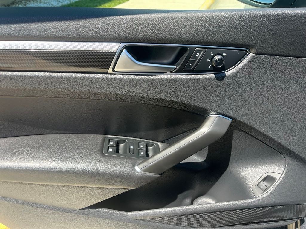 2018 Volkswagen Passat 3.6L V6 GT | Moonroof | Heated Seats