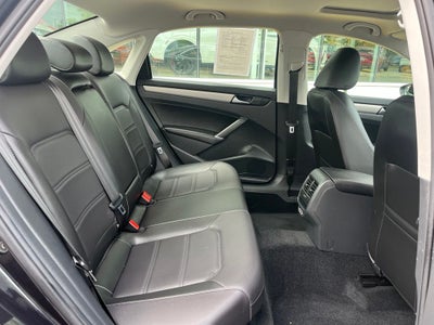 2022 Volkswagen Passat 2.0T SE | Moonroof | BLIS | CarPlay/Android Auto