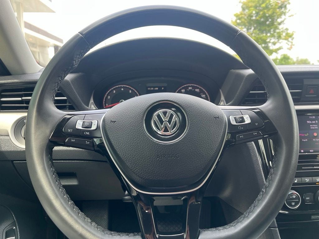 2022 Volkswagen Passat 2.0T SE | Moonroof | BLIS | CarPlay/Android Auto