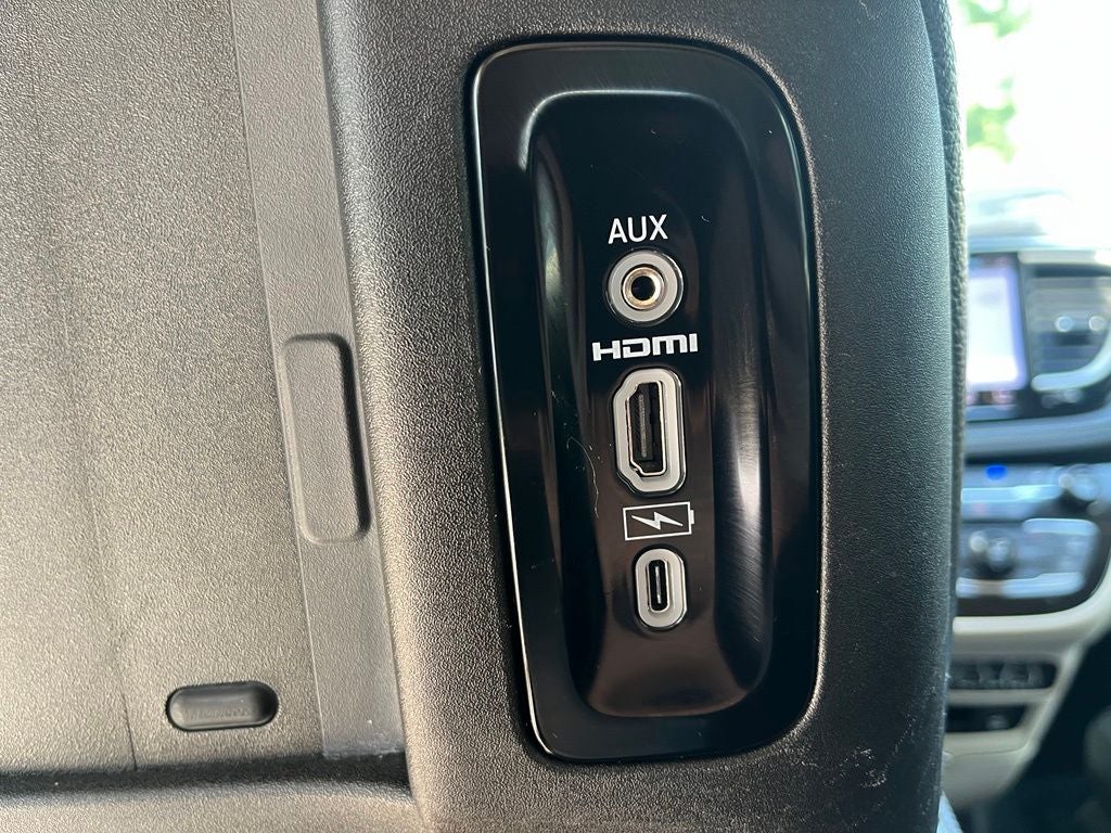 2022 Chrysler Pacifica Hybrid Touring L | 360 Cam | Adaptive Cruise | BLIS |