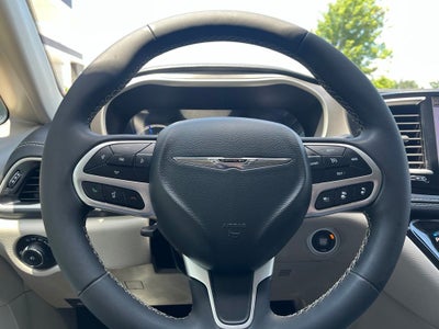 2022 Chrysler Pacifica Hybrid Touring L | 360 Cam | Adaptive Cruise | BLIS |