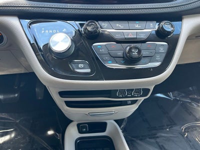 2022 Chrysler Pacifica Hybrid Touring L | 360 Cam | Adaptive Cruise | BLIS |