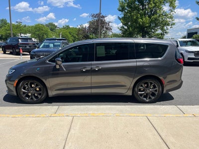 2022 Chrysler Pacifica Hybrid Touring L | 360 Cam | Adaptive Cruise | BLIS |