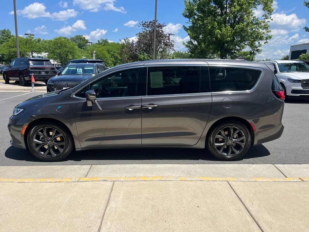 2022 Chrysler Pacifica Hybrid Touring L | 360 Cam | Adaptive Cruise | BLIS |