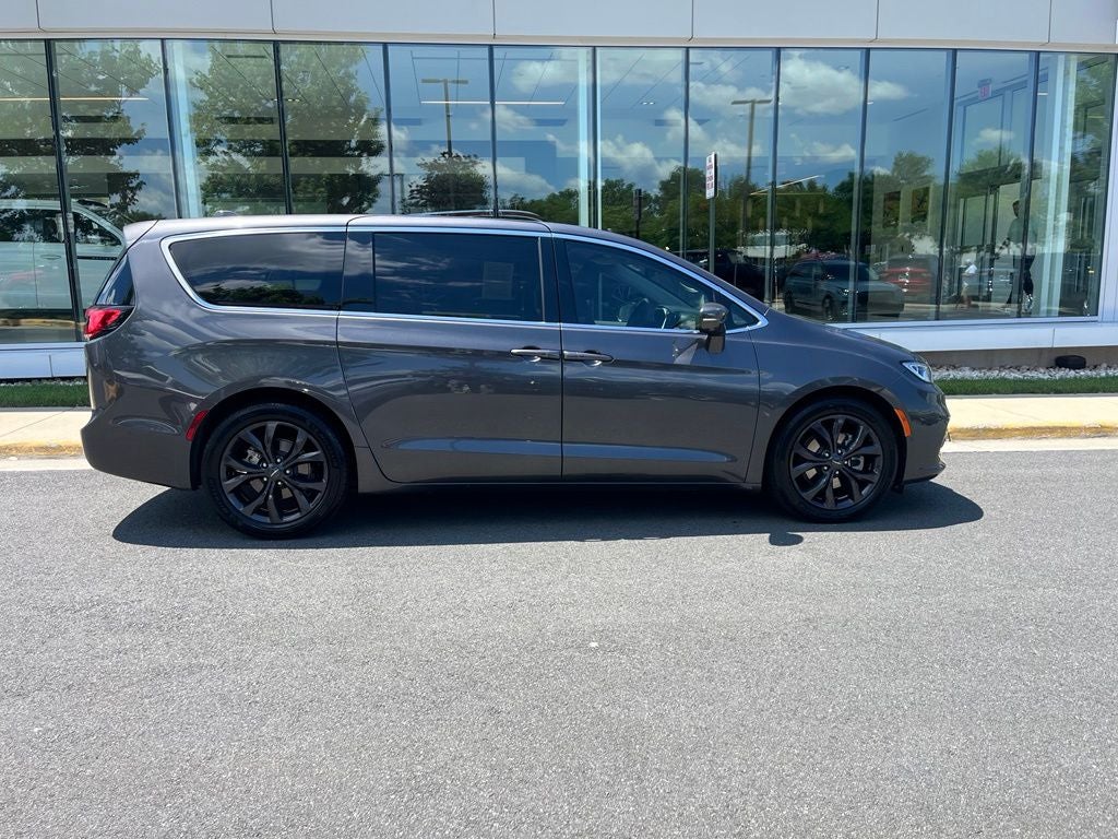 2022 Chrysler Pacifica Hybrid Touring L | 360 Cam | Adaptive Cruise | BLIS |