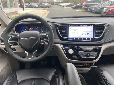 2023 Chrysler Pacifica Hybrid Touring L | Safety Pack | Adaptive Cruise | Remote Start |