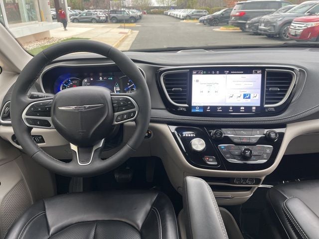 2023 Chrysler Pacifica Hybrid Touring L | Safety Pack | Adaptive Cruise | Remote Start |