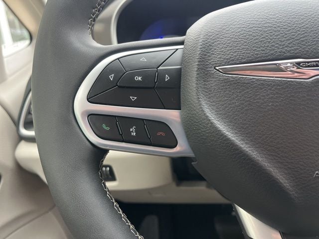 2023 Chrysler Pacifica Hybrid Touring L | Safety Pack | Adaptive Cruise | Remote Start |