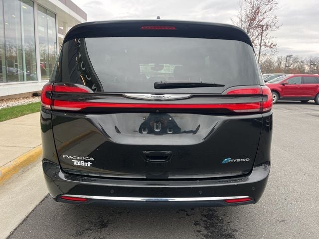 2023 Chrysler Pacifica Hybrid Touring L | Safety Pack | Adaptive Cruise | Remote Start |