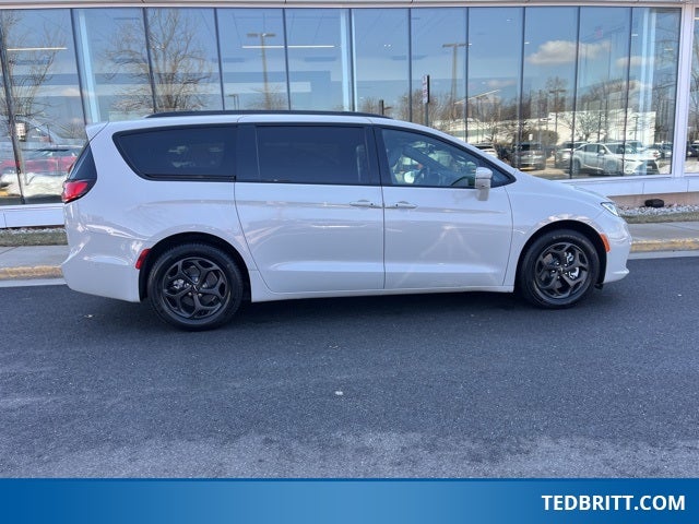 2021 Chrysler Pacifica Hybrid Touring L | 360 Camera | BLIS | | S Appear Pkg