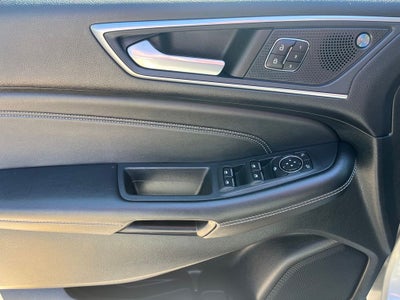 2022 Ford Edge Titanium AWD | Pano Roof | BLIS | Trailer Tow Pkg