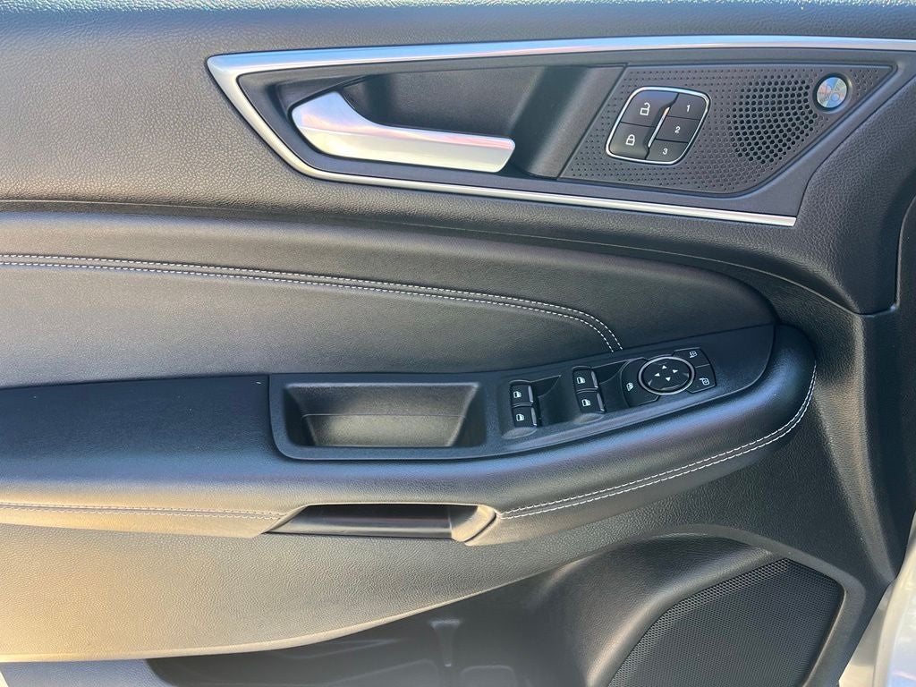 2022 Ford Edge Titanium AWD | Pano Roof | BLIS | Trailer Tow Pkg