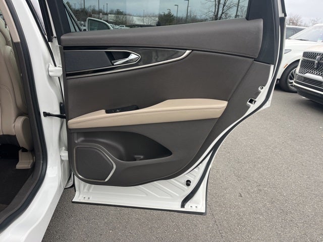 2022 Lincoln Nautilus Reserve AWD | Pano Roof | BLIS | HTD/ Vent Front Seats