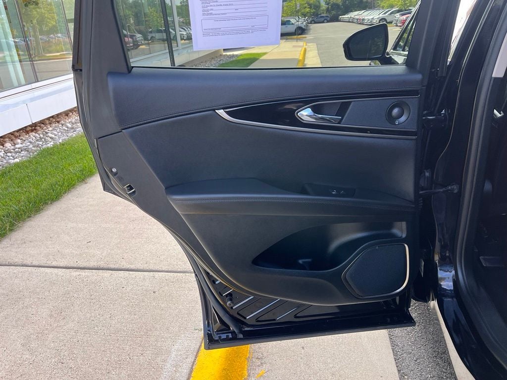 2023 Lincoln Nautilus Reserve AWD | Pano Roof | BLIS | Luxury Package