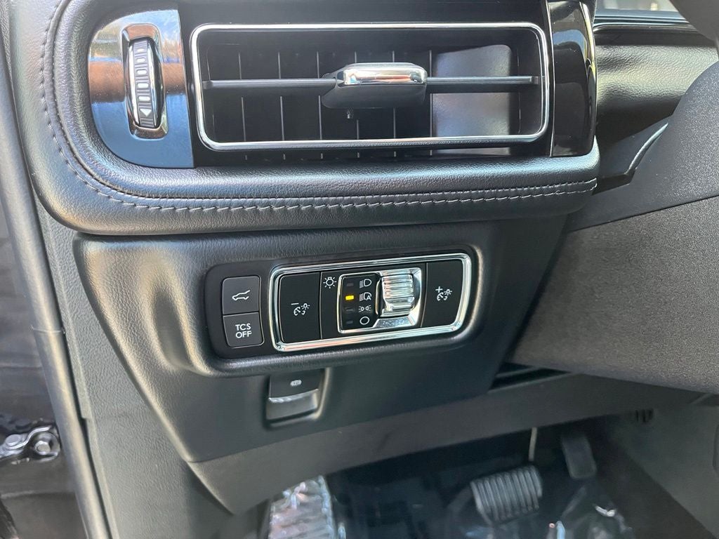 2023 Lincoln Nautilus Reserve AWD | Pano Roof | BLIS | Luxury Package