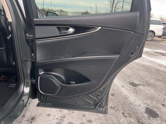 2022 Lincoln Nautilus Reserve AWD | Nav | Pano Roof | BLIS | Heated Seats