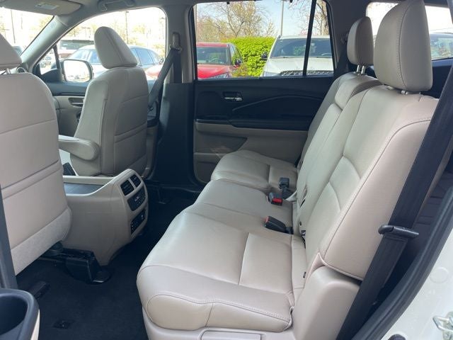 2016 Honda Pilot Touring AWD | Moonroof | Heated Seats | Power Lifgtgate