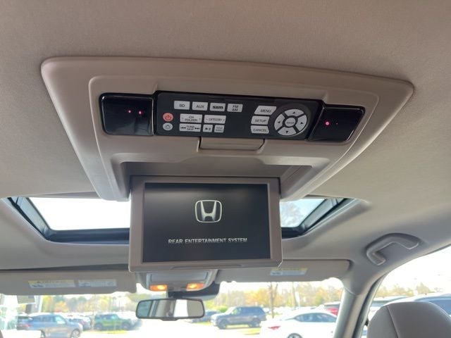 2016 Honda Pilot Touring AWD | Moonroof | Heated Seats | Power Lifgtgate