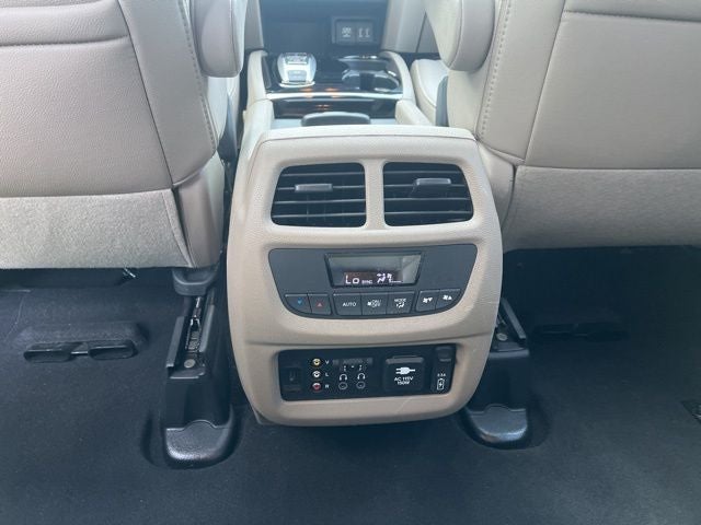 2016 Honda Pilot Touring AWD | Moonroof | Heated Seats | Power Lifgtgate