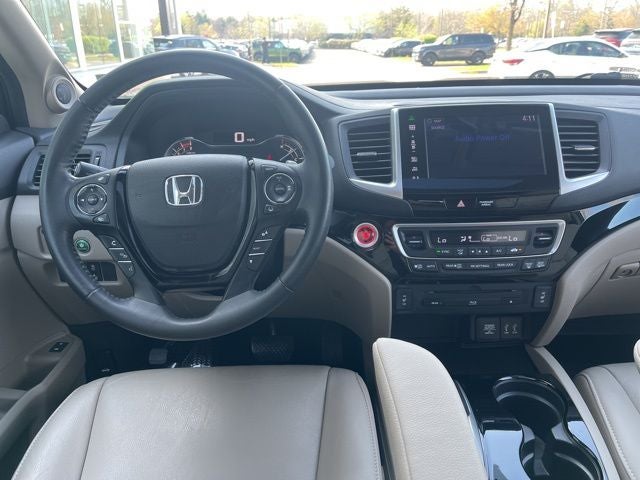 2016 Honda Pilot Touring AWD | Moonroof | Heated Seats | Power Lifgtgate