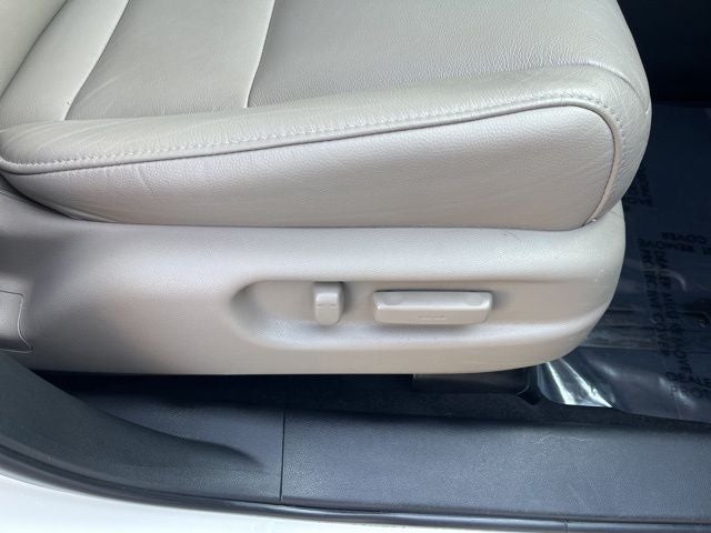 2016 Honda Pilot Touring AWD | Moonroof | Heated Seats | Power Lifgtgate