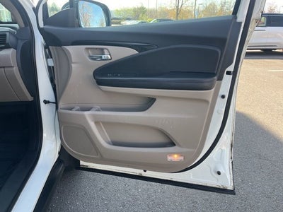 2016 Honda Pilot Touring AWD | Moonroof | Heated Seats | Power Lifgtgate